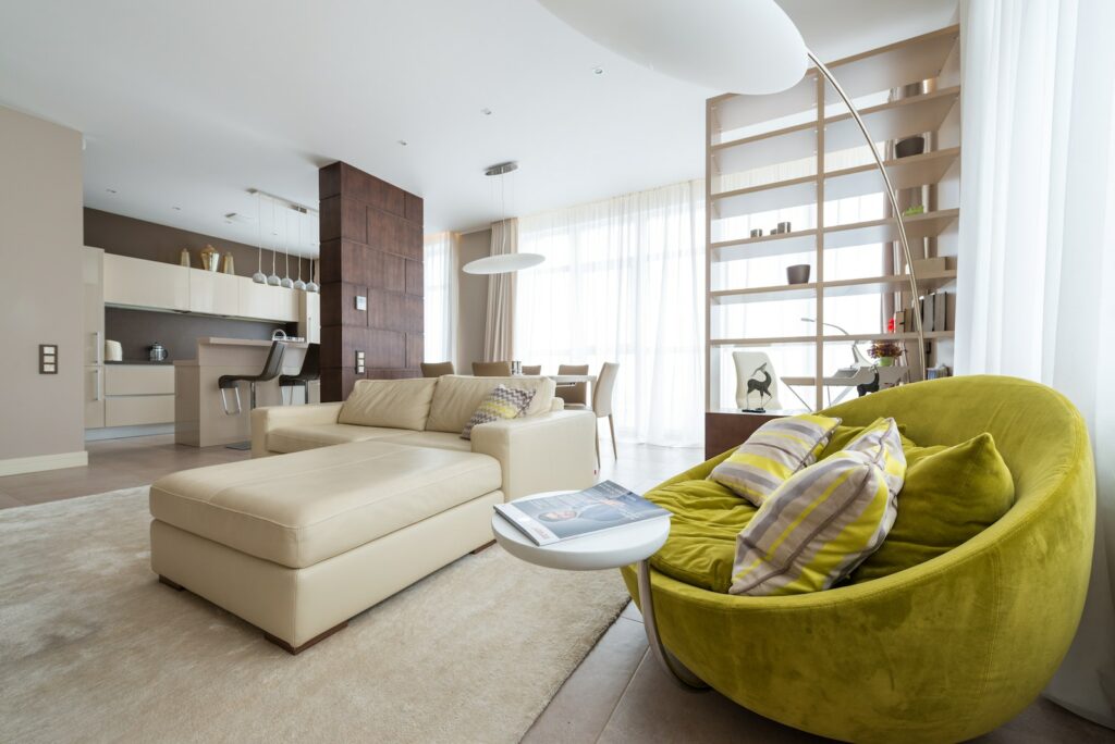 Diseño elegante de sala de estar contemporánea.